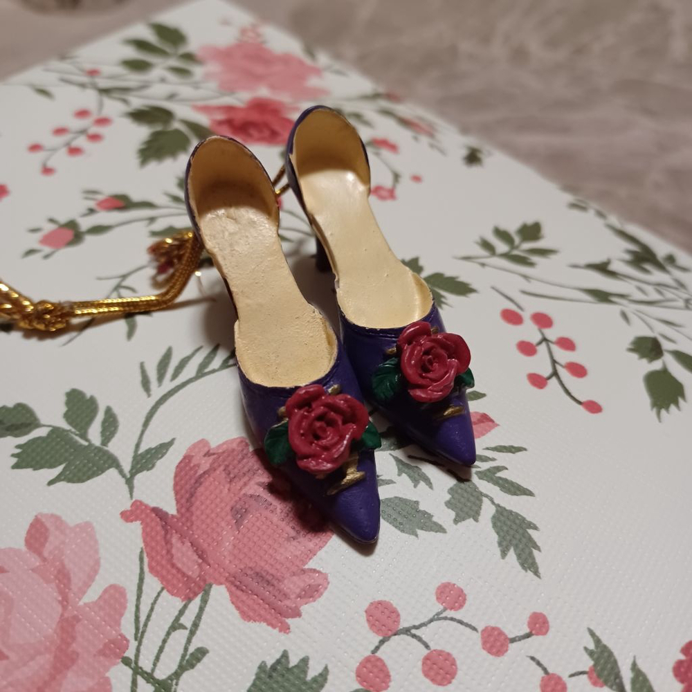 Miniature Purple Red Rose High Heel Shoe Ornaments Keychain Dangle Collectibles